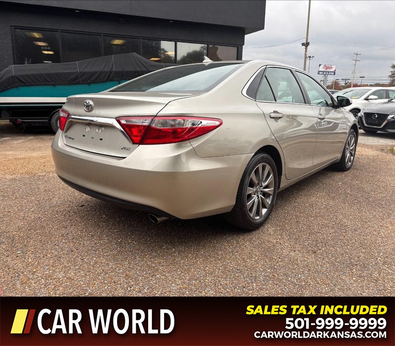 Toyota Camry Vehicle Full-screen Gallery Image 3