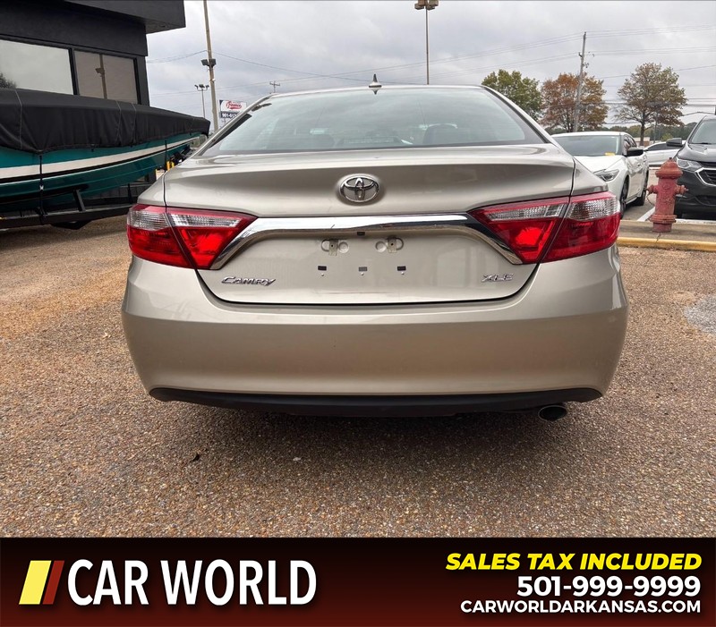 Toyota Camry Vehicle Full-screen Gallery Image 4