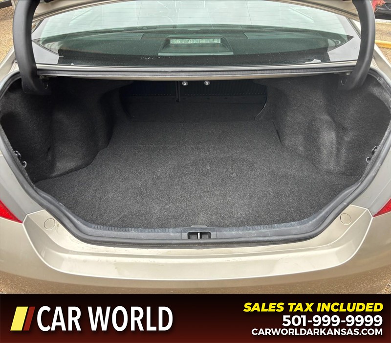 Toyota Camry Vehicle Full-screen Gallery Image 6