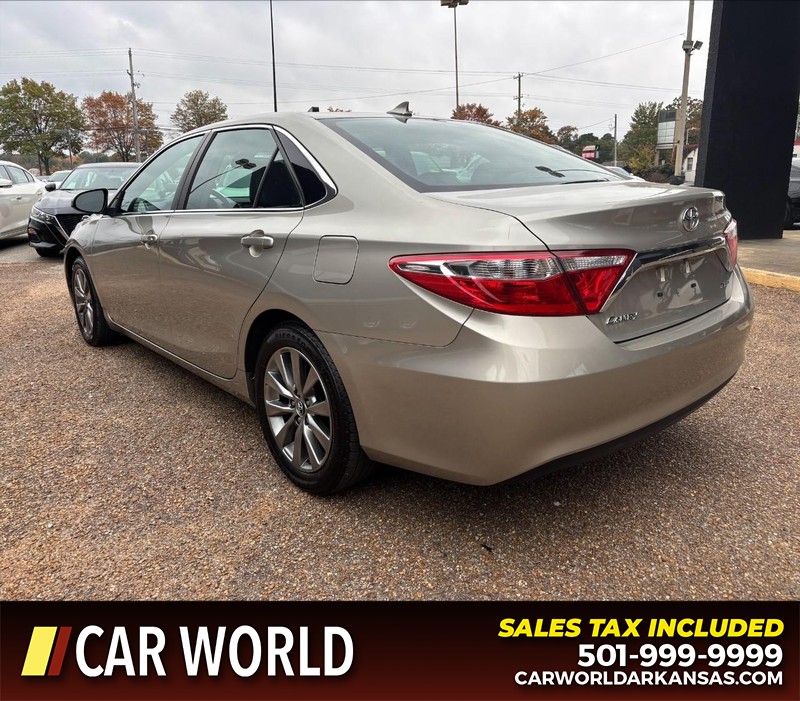 Toyota Camry Vehicle Full-screen Gallery Image 7