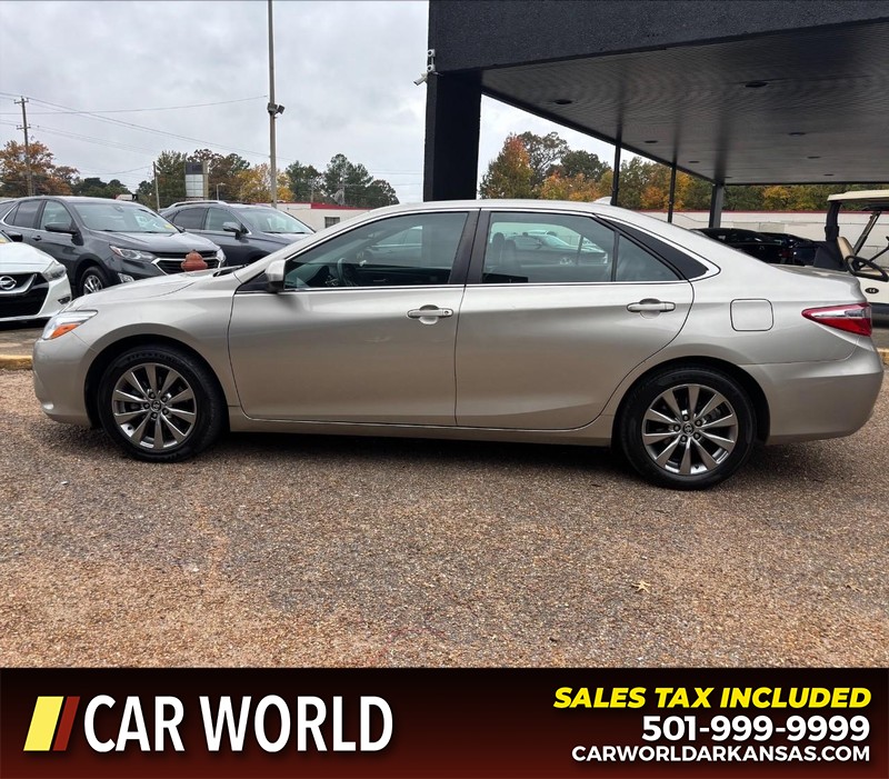 Toyota Camry Vehicle Full-screen Gallery Image 8