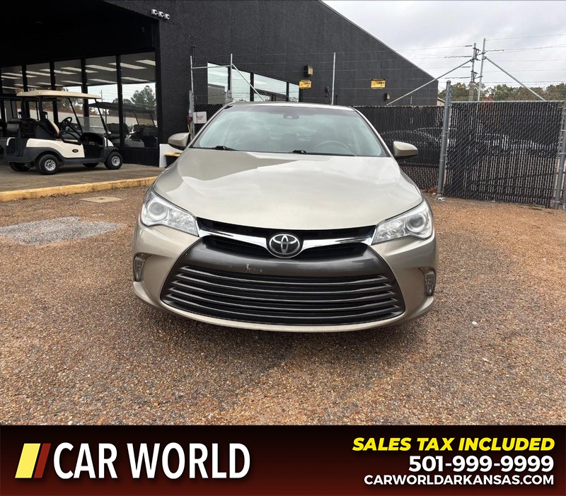 Toyota Camry Vehicle Full-screen Gallery Image 10