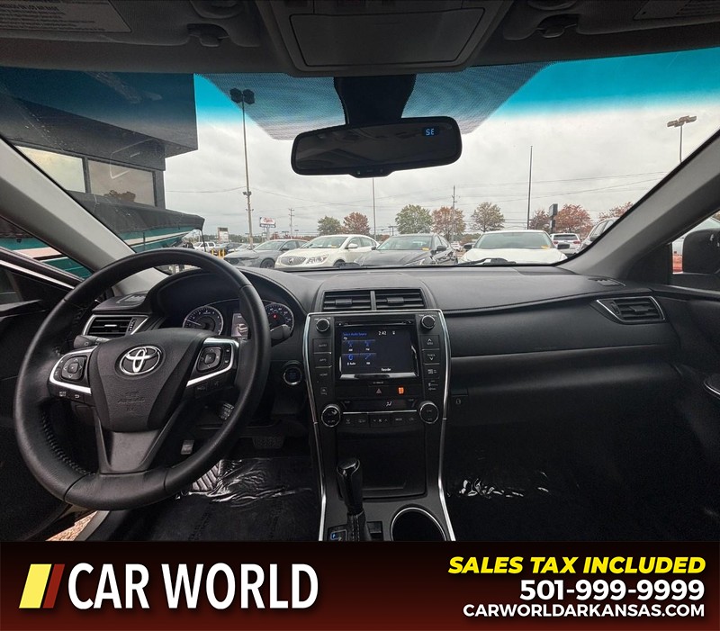 Toyota Camry Vehicle Full-screen Gallery Image 16