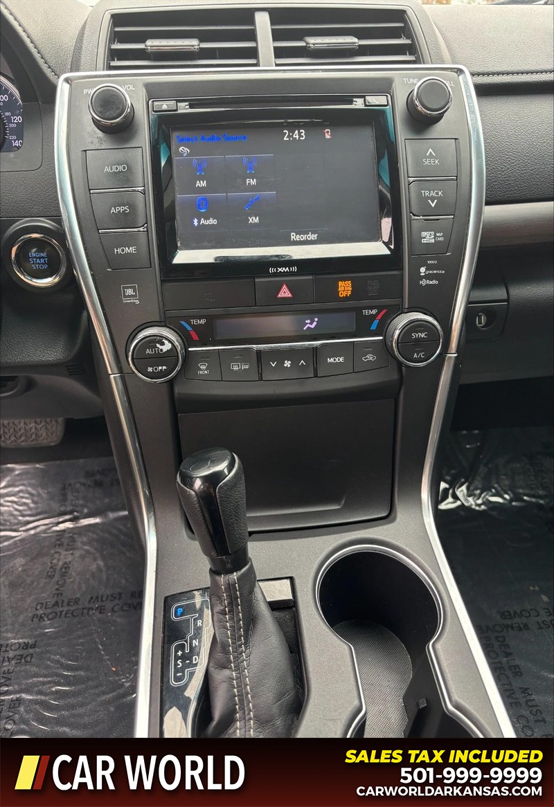 Toyota Camry Vehicle Full-screen Gallery Image 17