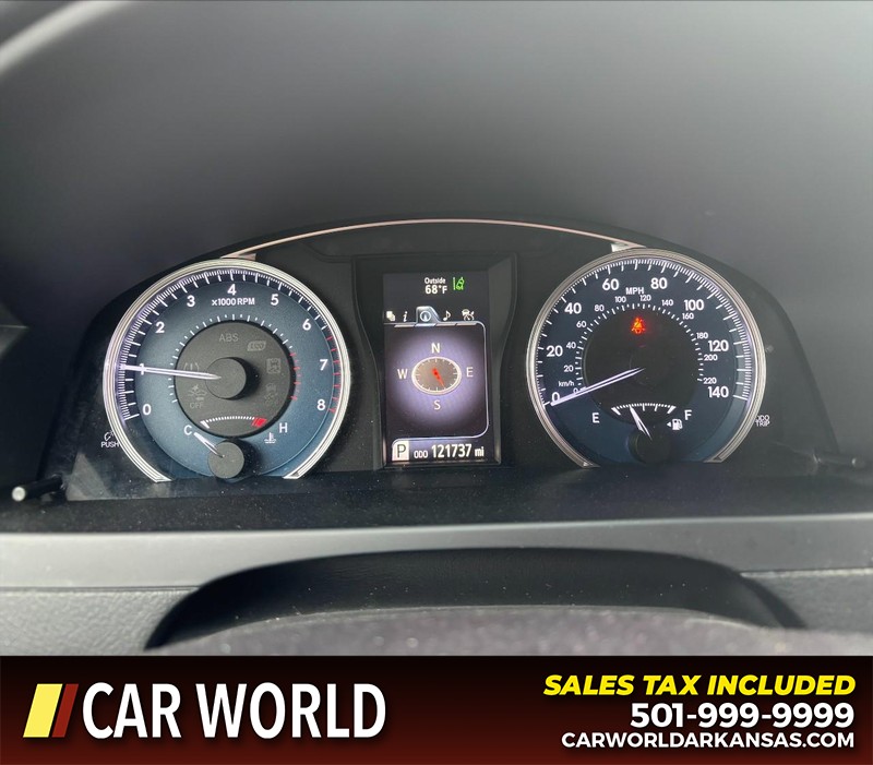 Toyota Camry Vehicle Full-screen Gallery Image 20