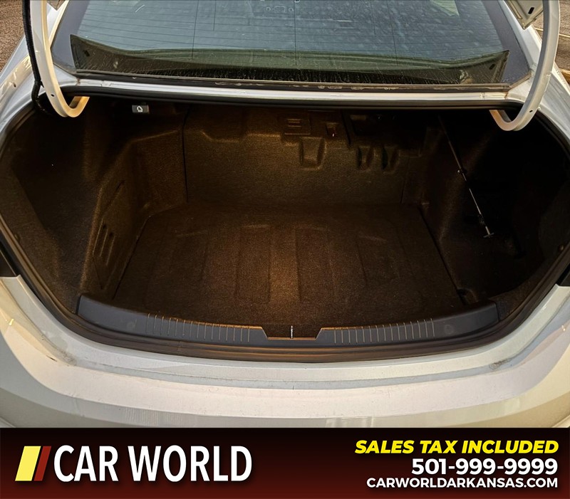 Chevrolet Malibu Vehicle Full-screen Gallery Image 6