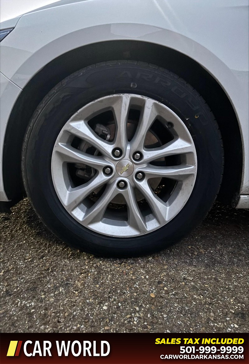 Chevrolet Malibu Vehicle Full-screen Gallery Image 11