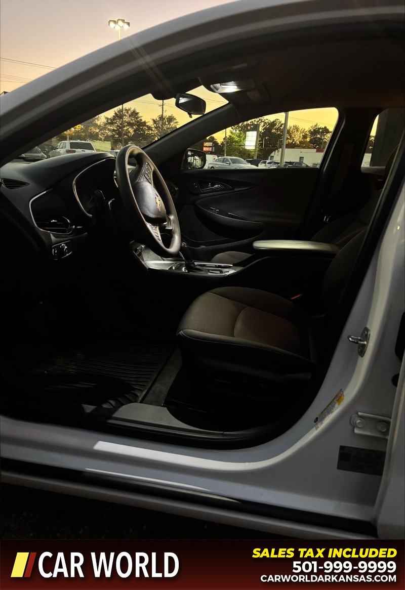 Chevrolet Malibu Vehicle Full-screen Gallery Image 13