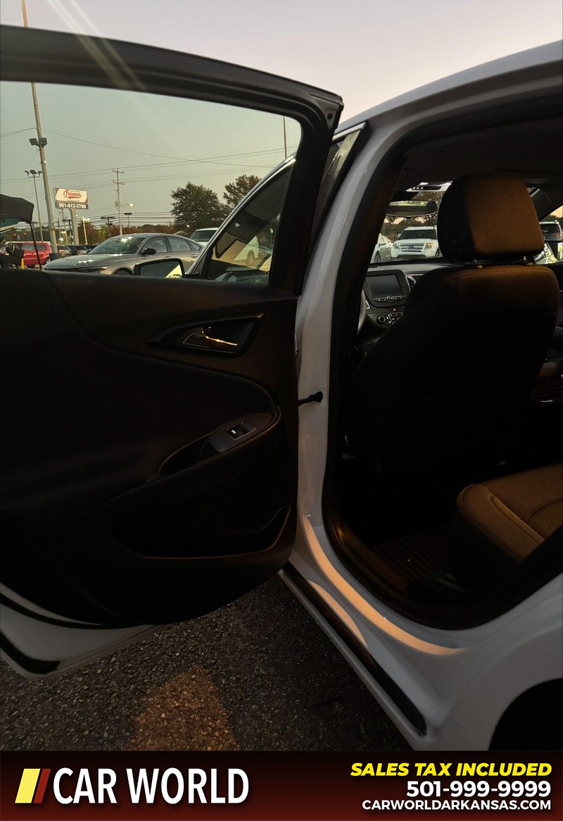 Chevrolet Malibu Vehicle Full-screen Gallery Image 14