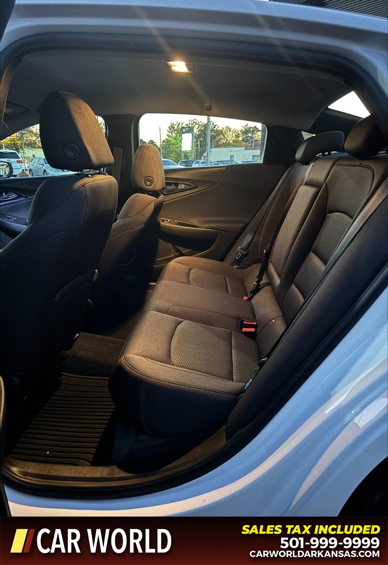 Chevrolet Malibu Vehicle Full-screen Gallery Image 15