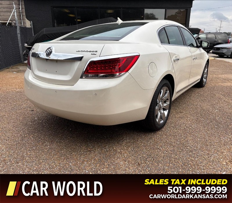 Buick LaCrosse Vehicle Full-screen Gallery Image 3