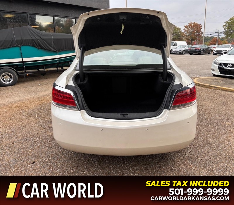 Buick LaCrosse Vehicle Full-screen Gallery Image 5