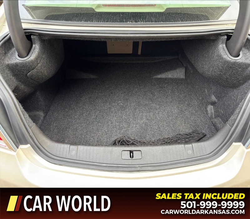 Buick LaCrosse Vehicle Full-screen Gallery Image 6