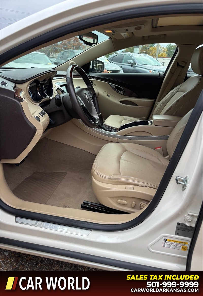 Buick LaCrosse Vehicle Full-screen Gallery Image 13