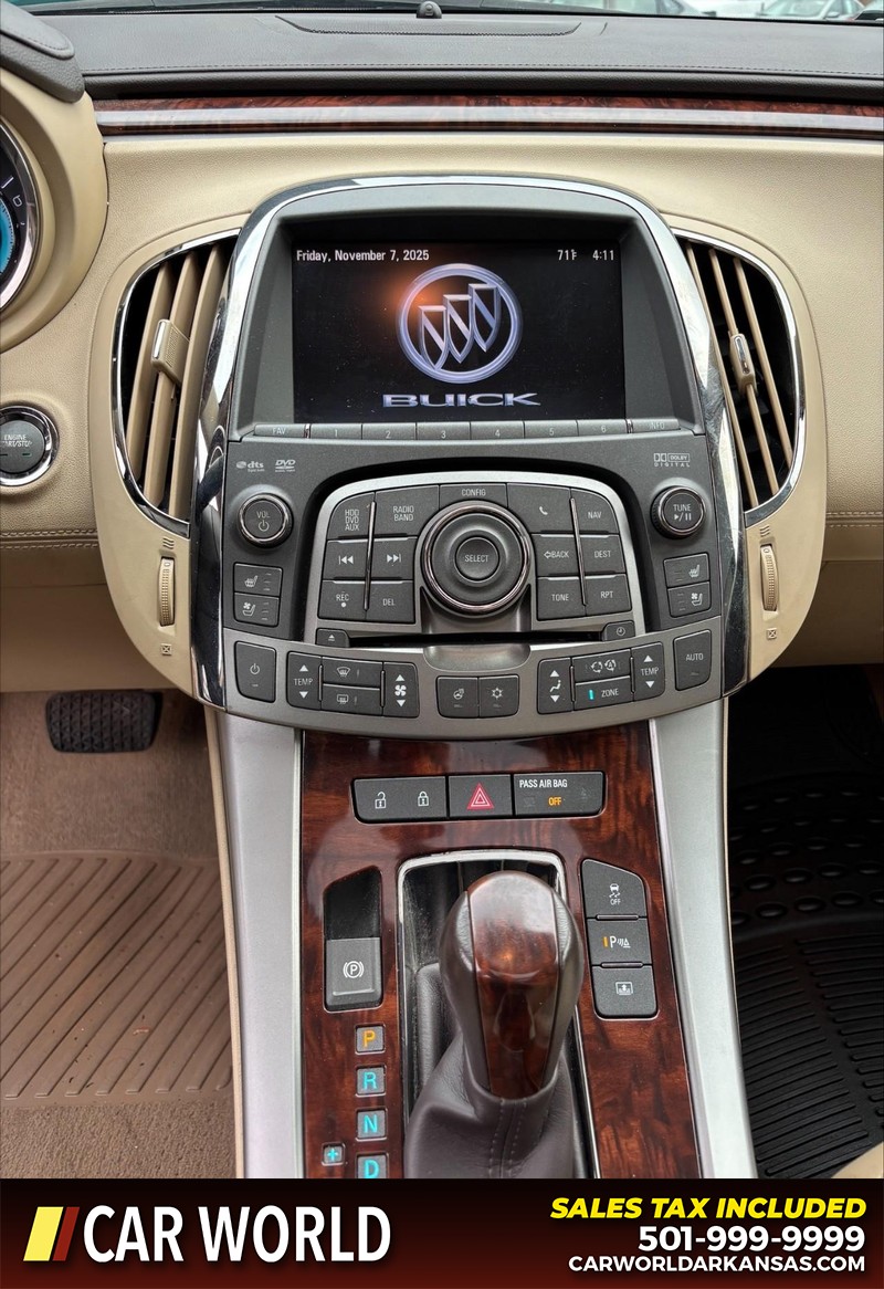 Buick LaCrosse Vehicle Full-screen Gallery Image 18