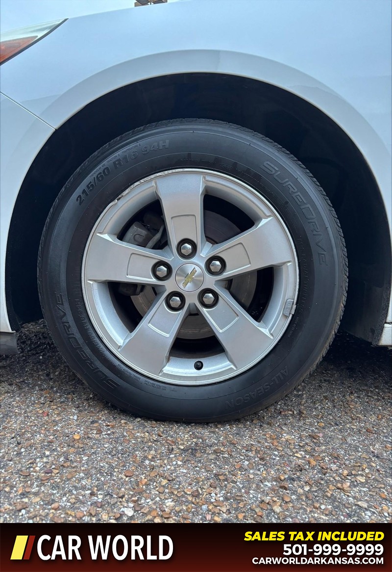 Chevrolet Malibu Vehicle Full-screen Gallery Image 11