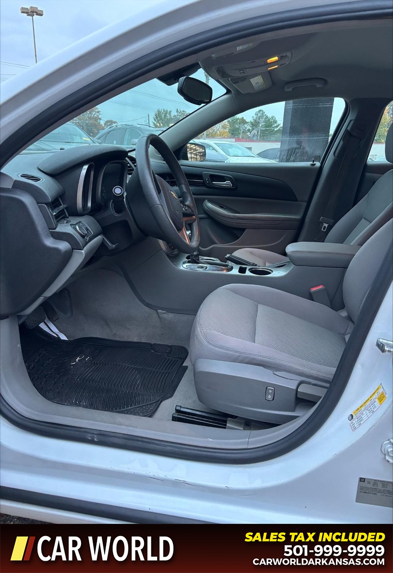 Chevrolet Malibu Vehicle Full-screen Gallery Image 13