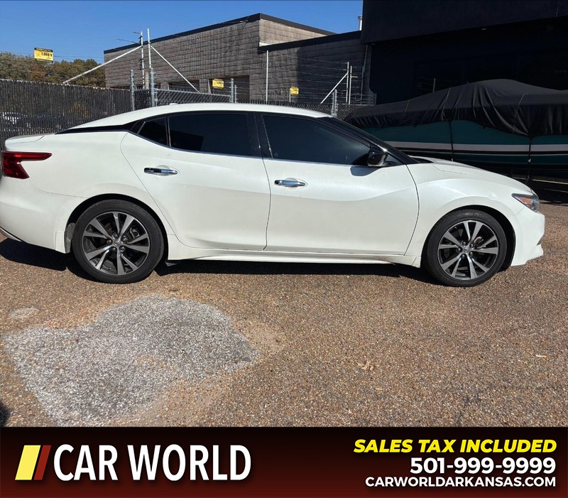 Nissan Maxima Vehicle Full-screen Gallery Image 2