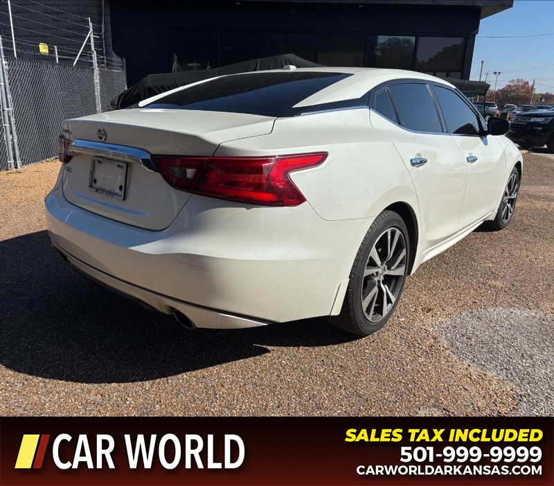 Nissan Maxima Vehicle Full-screen Gallery Image 3
