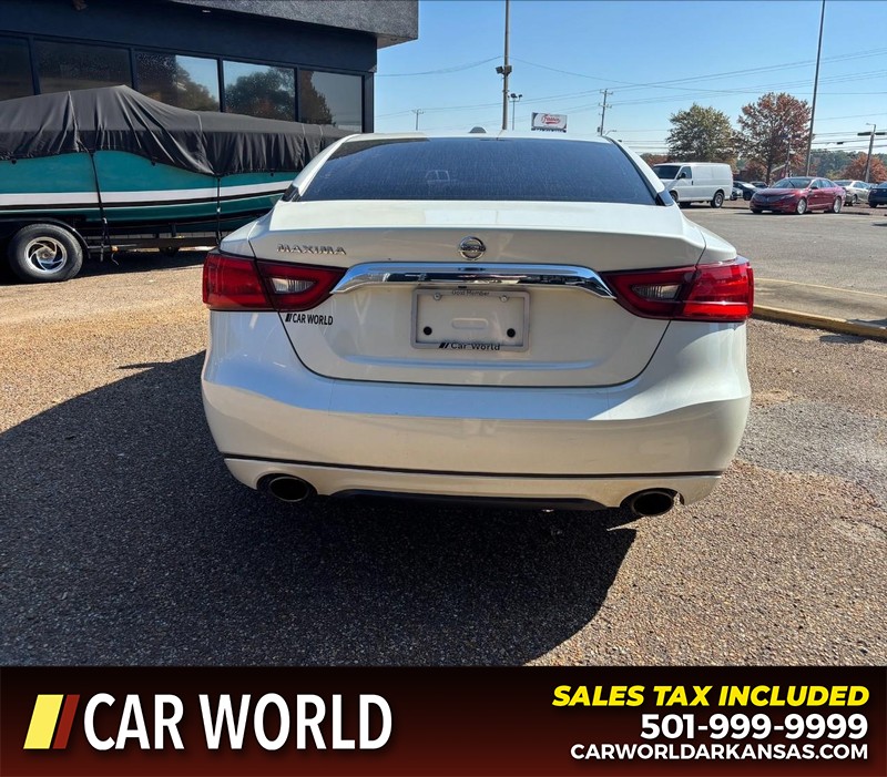 Nissan Maxima Vehicle Full-screen Gallery Image 4