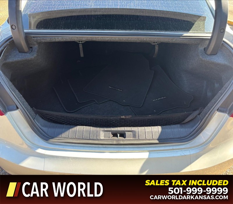 Nissan Maxima Vehicle Full-screen Gallery Image 6