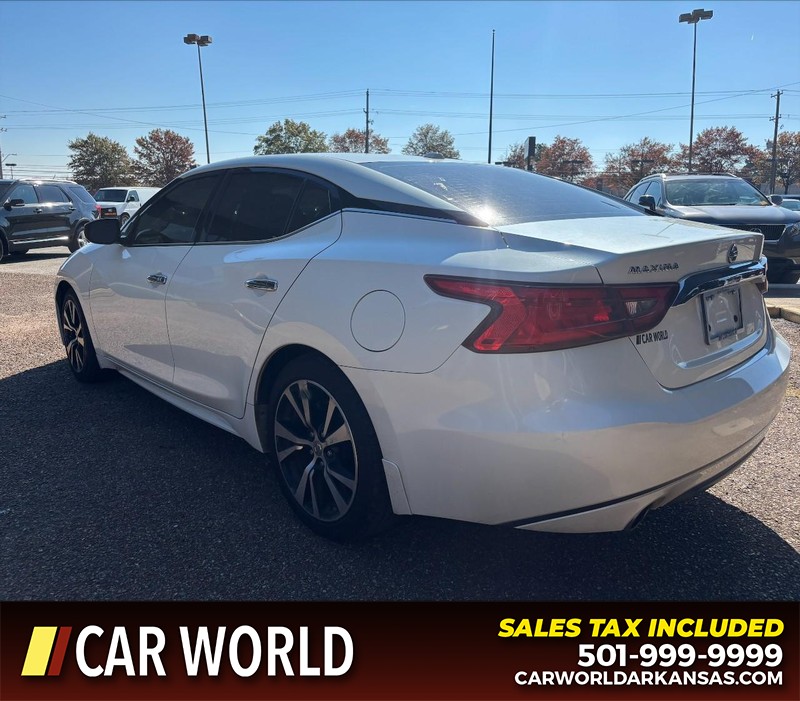 Nissan Maxima Vehicle Full-screen Gallery Image 7