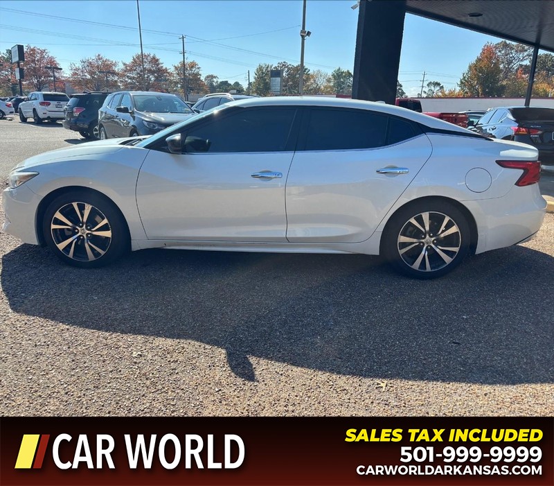 Nissan Maxima Vehicle Full-screen Gallery Image 8