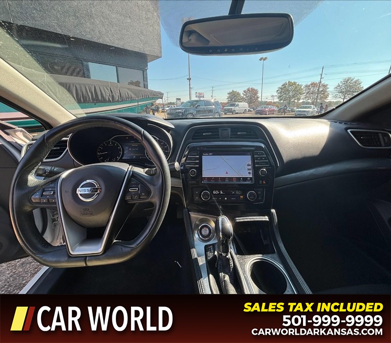 Nissan Maxima Vehicle Full-screen Gallery Image 16