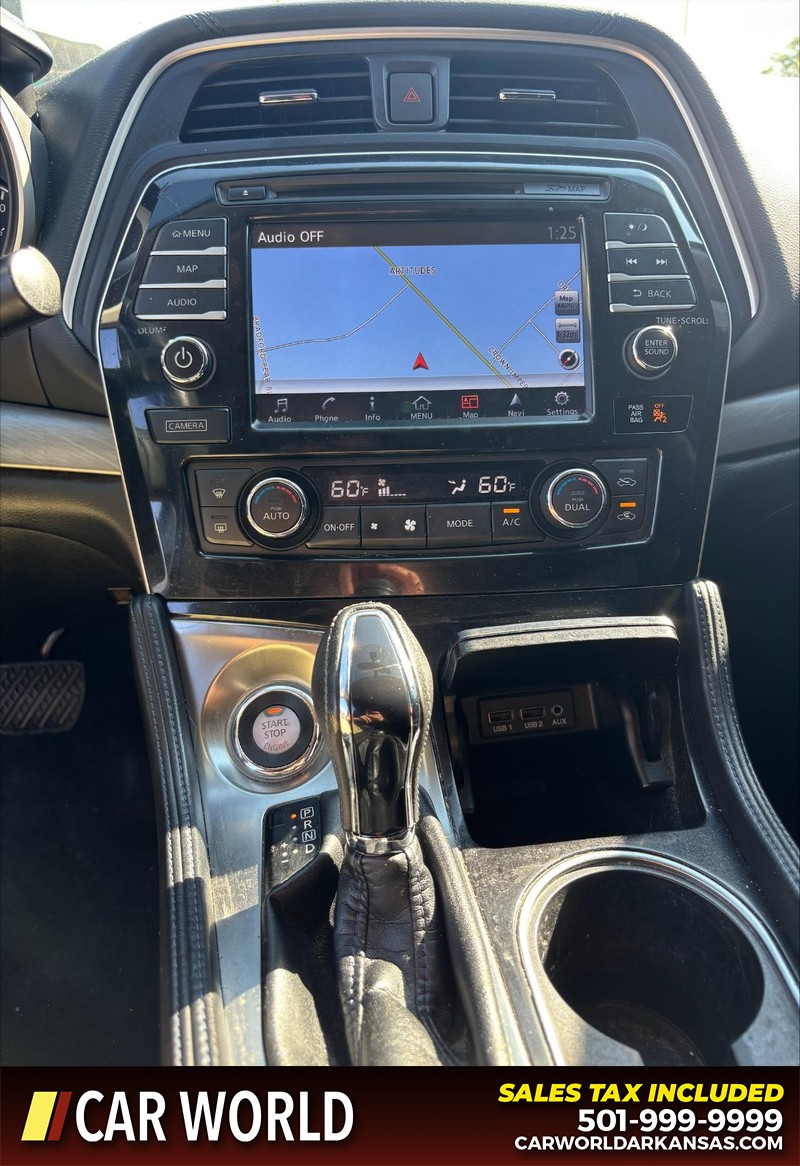 Nissan Maxima Vehicle Full-screen Gallery Image 17