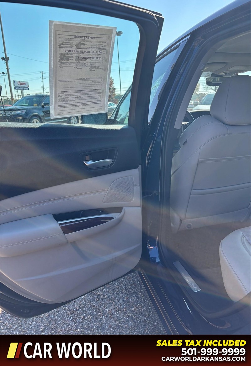 Acura TLX Vehicle Full-screen Gallery Image 15