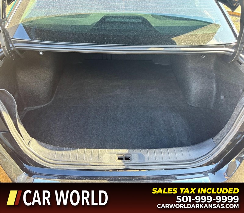 Nissan Altima Vehicle Full-screen Gallery Image 6