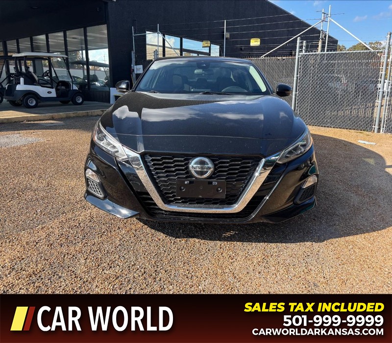 Nissan Altima Vehicle Full-screen Gallery Image 10