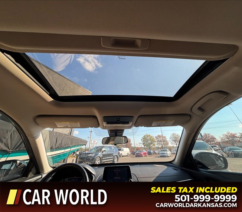 Nissan Altima Vehicle Full-screen Gallery Image 12