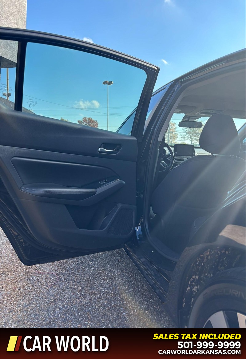 Nissan Altima Vehicle Full-screen Gallery Image 15