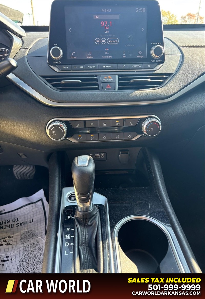 Nissan Altima Vehicle Full-screen Gallery Image 18