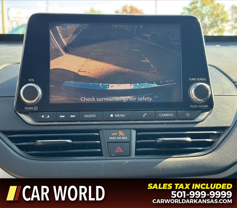 Nissan Altima Vehicle Full-screen Gallery Image 19