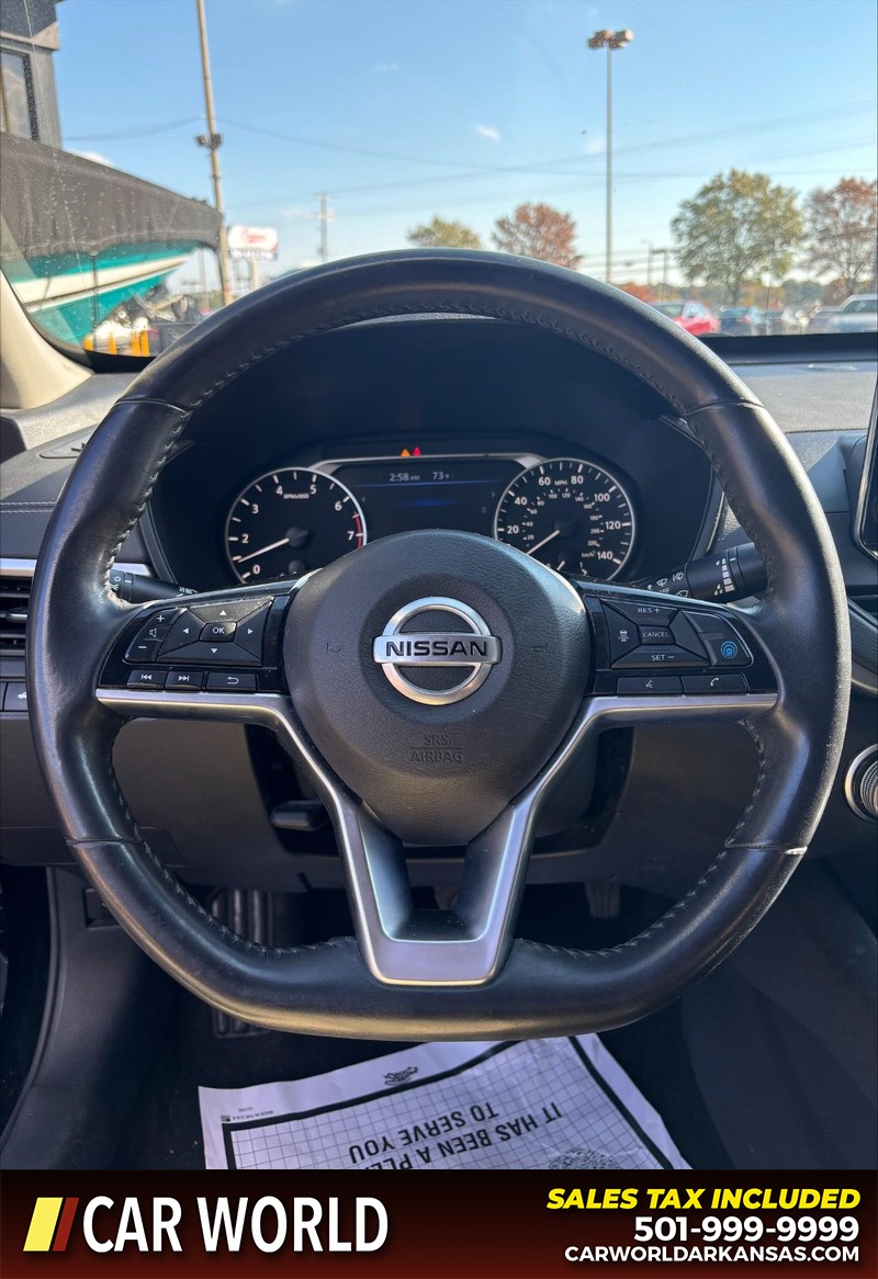 Nissan Altima Vehicle Full-screen Gallery Image 20