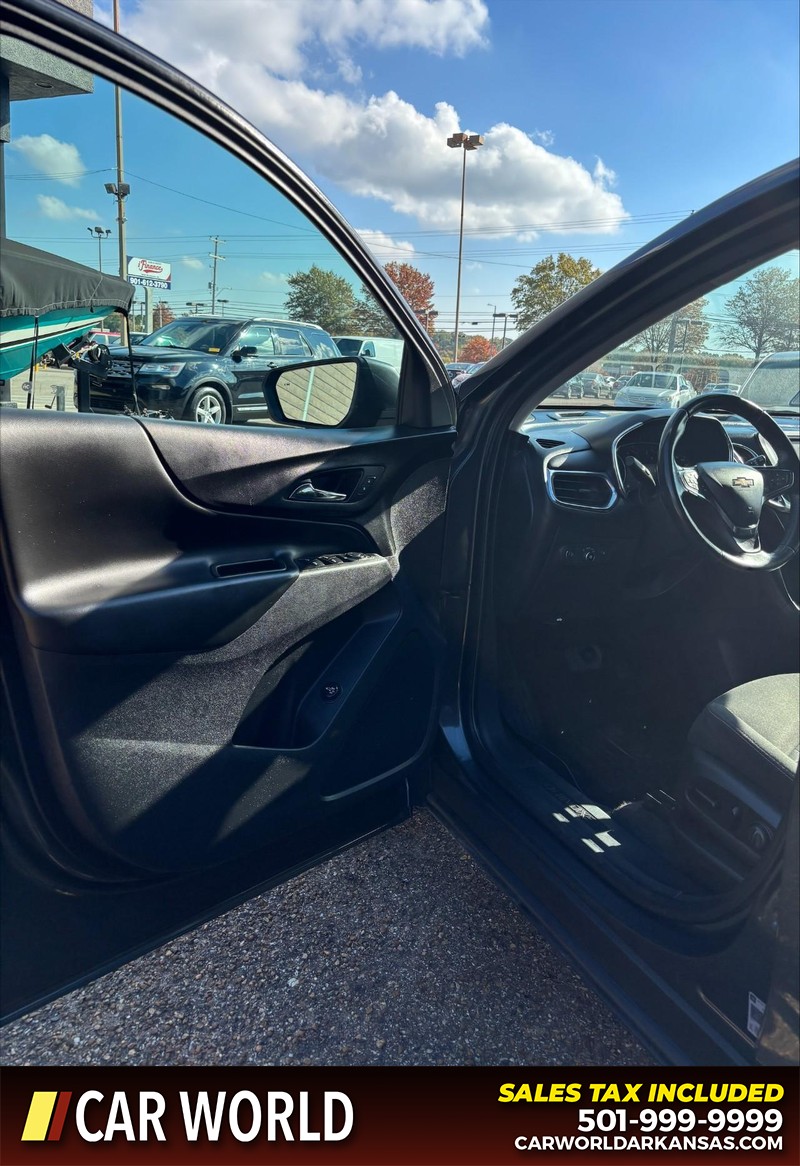 Chevrolet Equinox Vehicle Full-screen Gallery Image 12