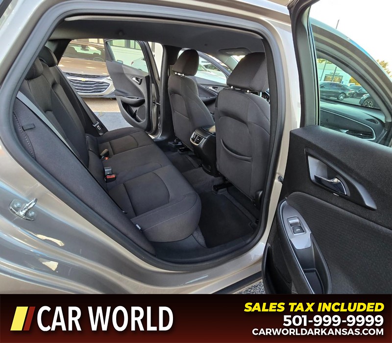 Chevrolet Malibu Vehicle Full-screen Gallery Image 12