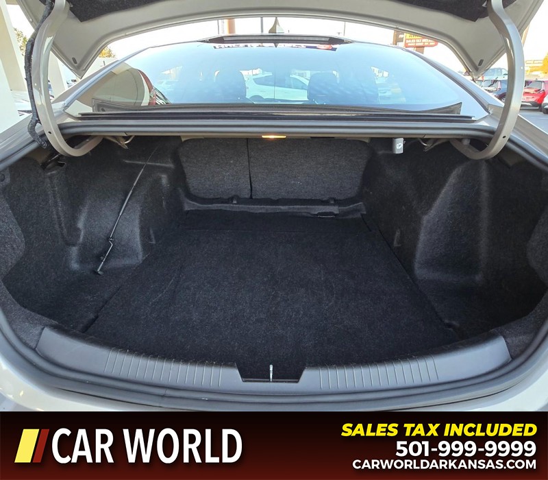 Chevrolet Malibu Vehicle Full-screen Gallery Image 13