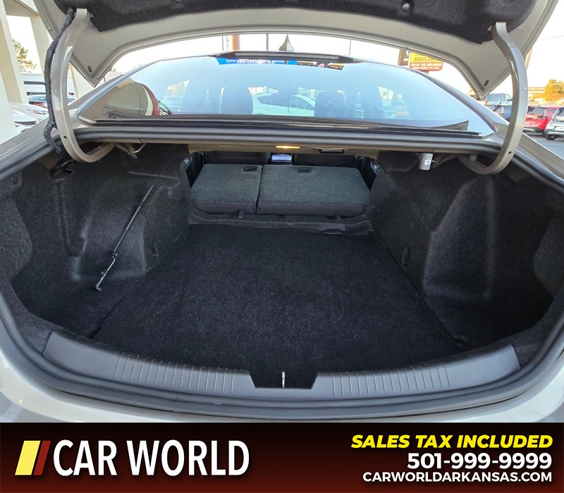 Chevrolet Malibu Vehicle Full-screen Gallery Image 14