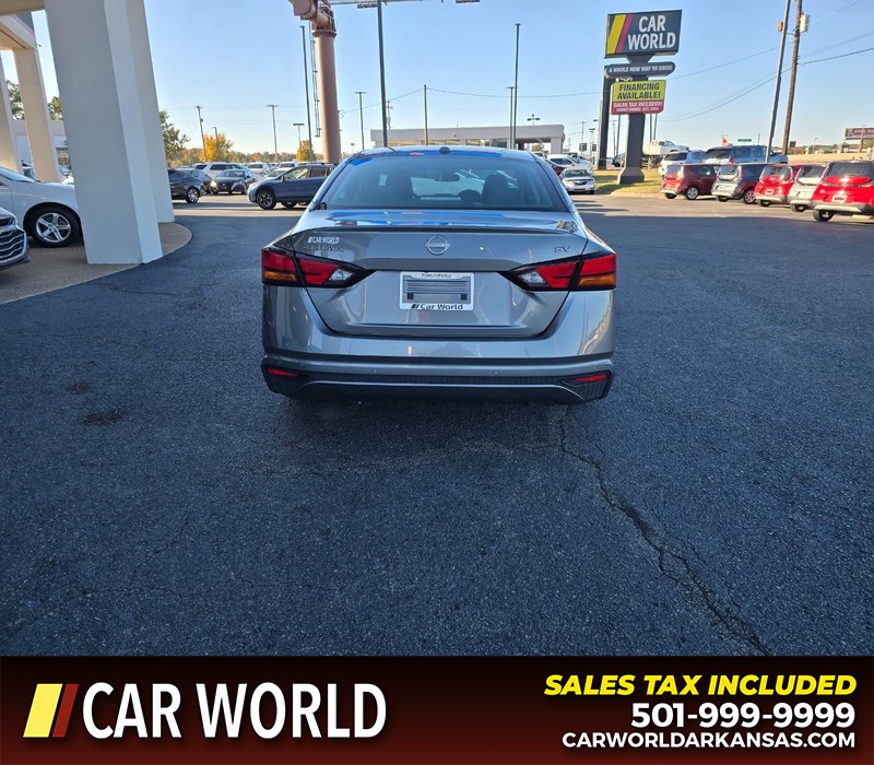 Nissan Altima Vehicle Full-screen Gallery Image 5