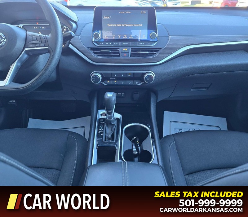 Nissan Altima Vehicle Full-screen Gallery Image 18