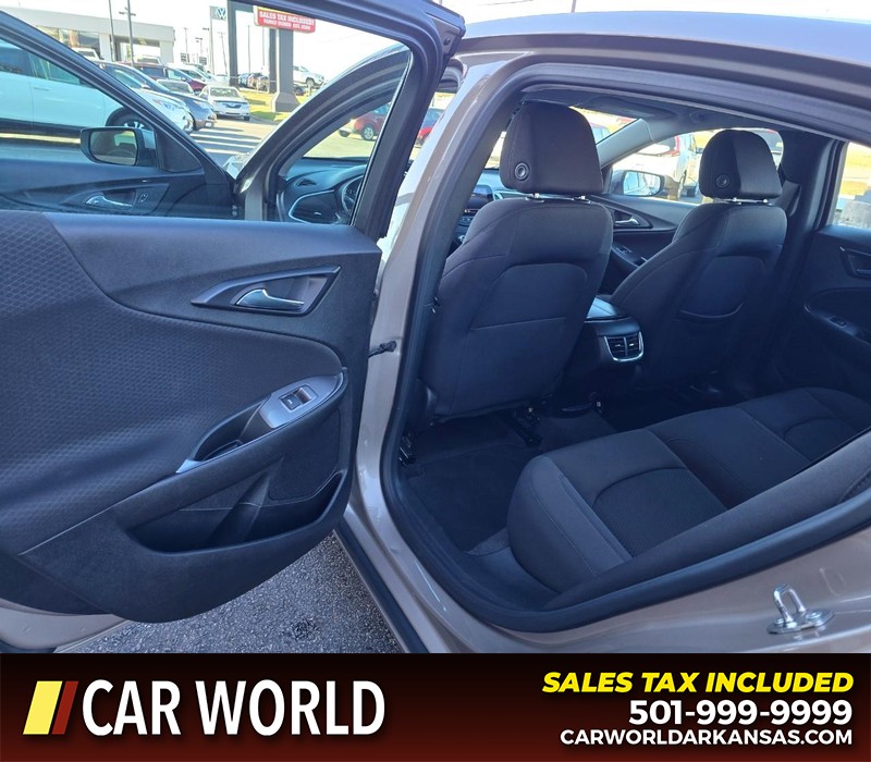 Chevrolet Malibu Vehicle Full-screen Gallery Image 9