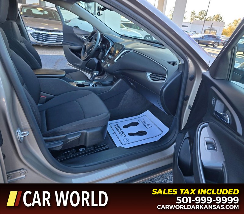 Chevrolet Malibu Vehicle Full-screen Gallery Image 11