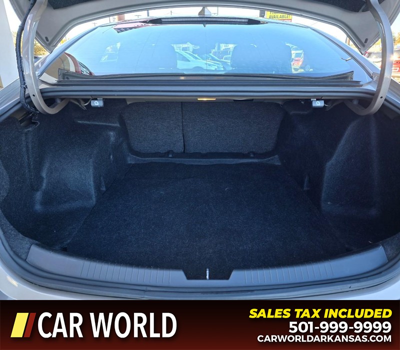 Chevrolet Malibu Vehicle Full-screen Gallery Image 13