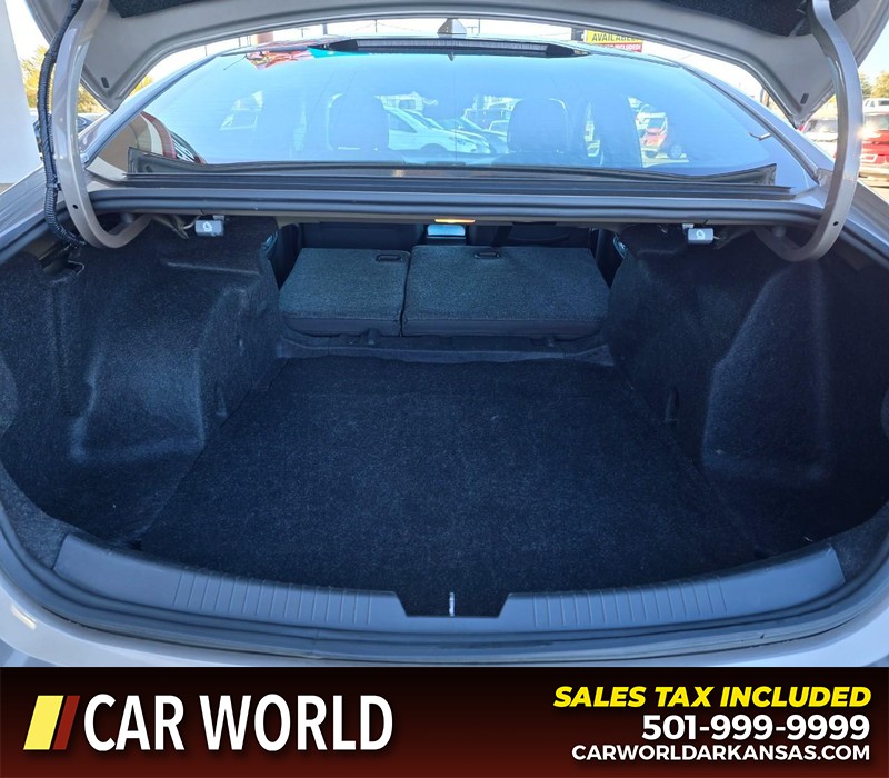 Chevrolet Malibu Vehicle Full-screen Gallery Image 14