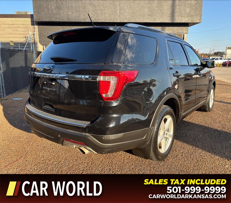 Ford Explorer Vehicle Full-screen Gallery Image 3