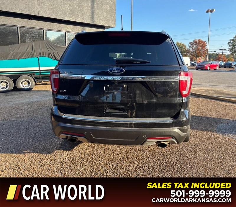 Ford Explorer Vehicle Full-screen Gallery Image 4