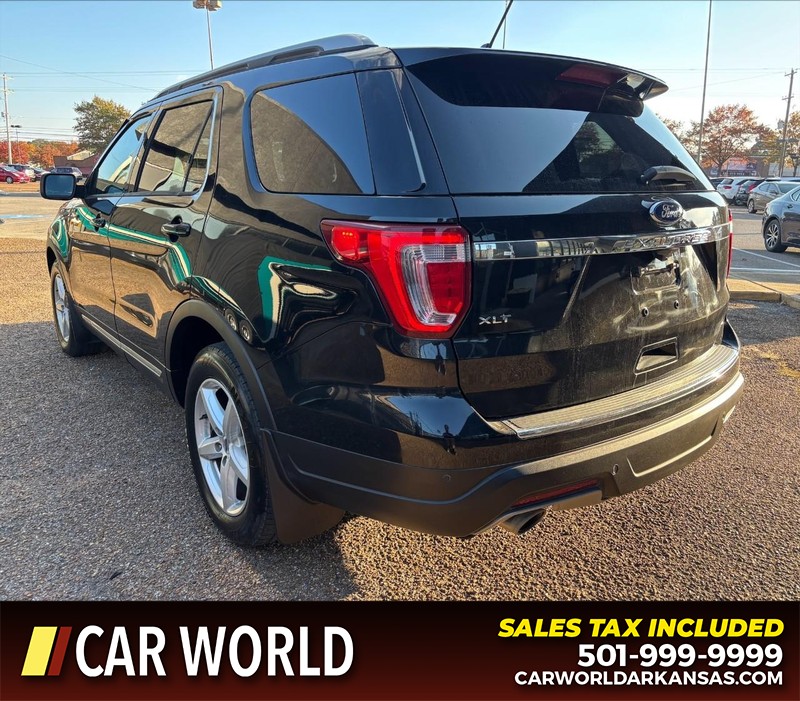 Ford Explorer Vehicle Full-screen Gallery Image 7